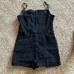 Black romper from Volcom very comfortable and perfect for day or night